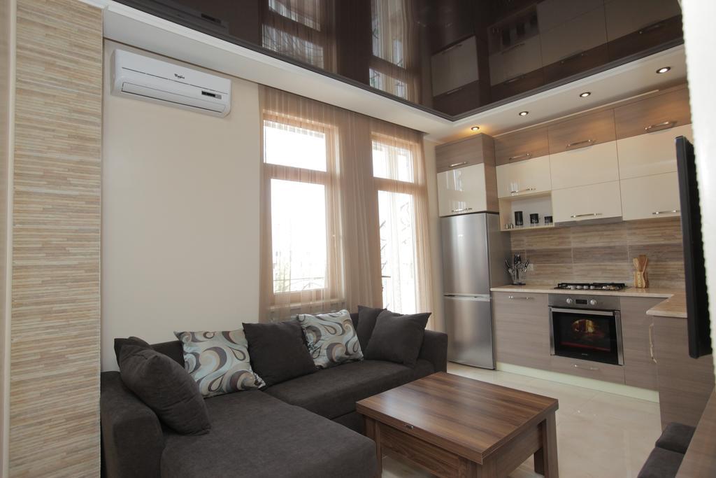 Apartment With Summer Terrace Batumi Room photo