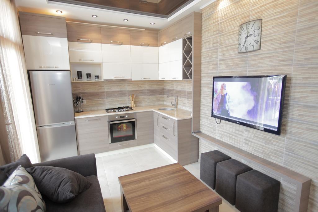 Apartment With Summer Terrace Batumi Room photo